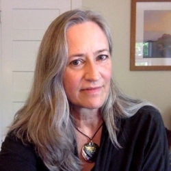 Oona Patchen Headshot